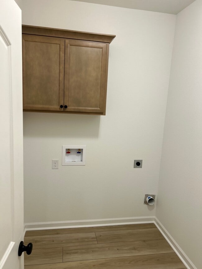 Building Photo - 41386 Rosewood Ln