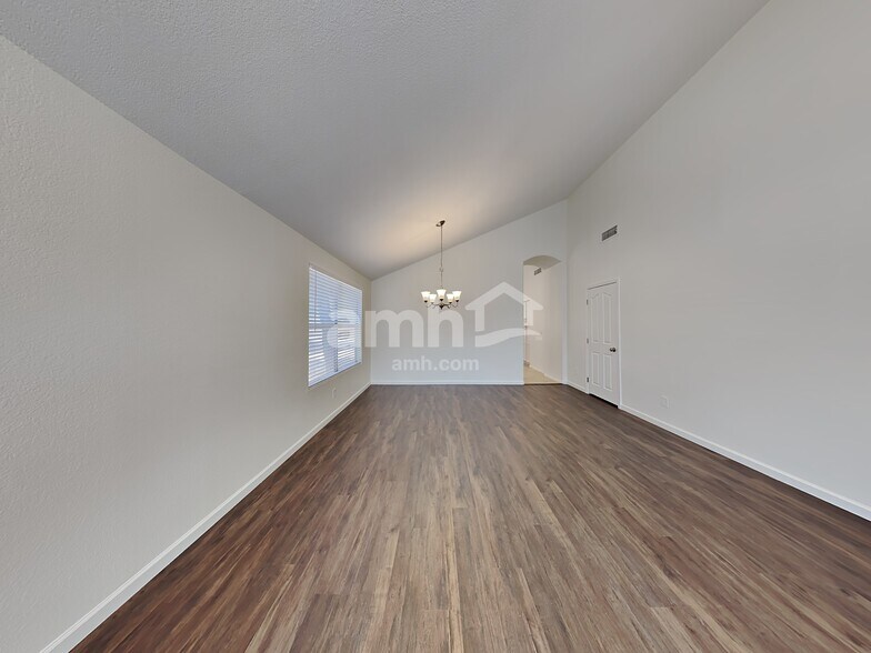 Building Photo - 2623 N 125th Dr