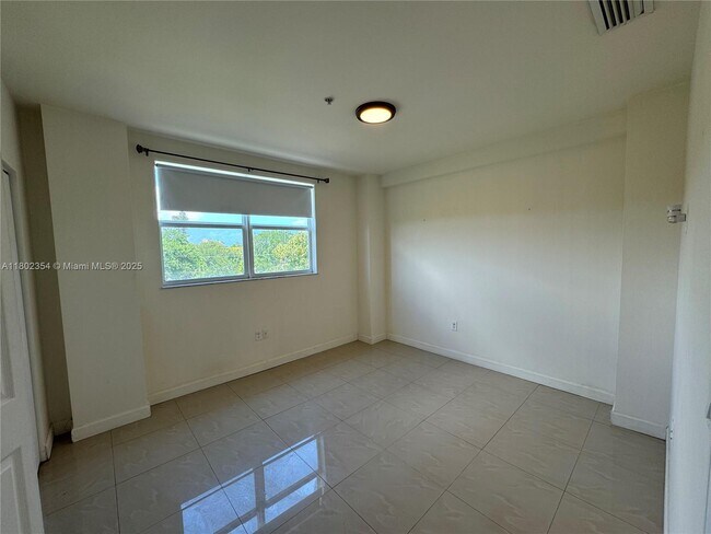 Building Photo - 529 NE 62nd St