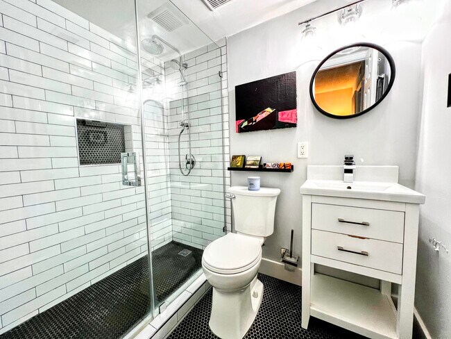 Building Photo - 2660 NE 8th Ave