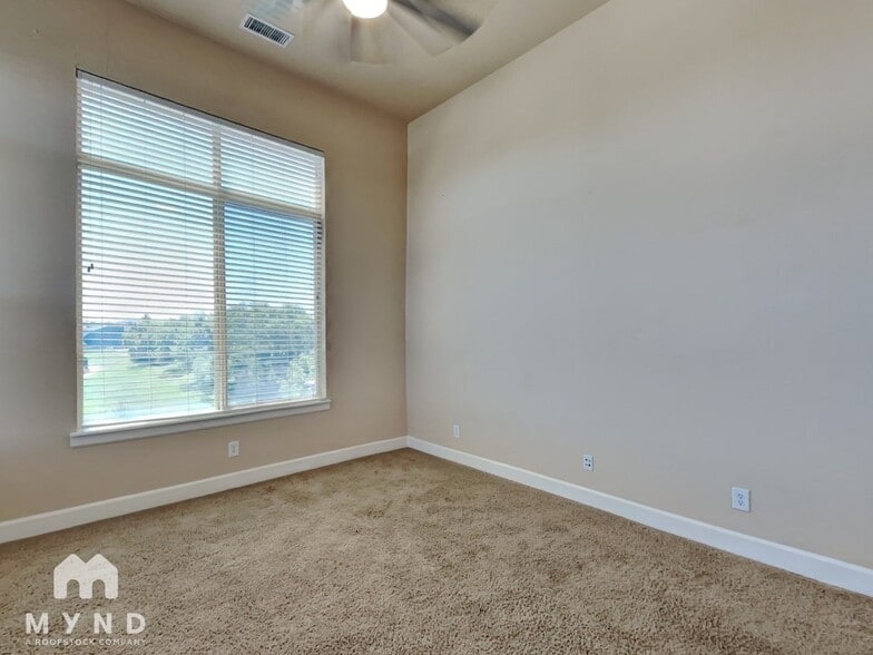 Building Photo - 307 Inverness Way S