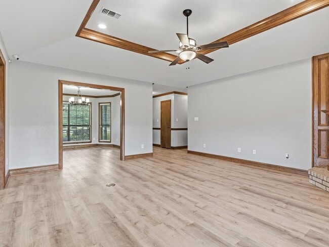 Building Photo - 6970 Ellen Ln