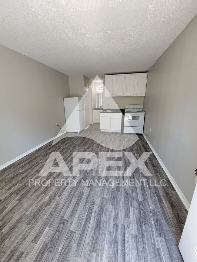 Building Photo - Newly Renovated - Alcoa Studio Apartments – Convenient Location!