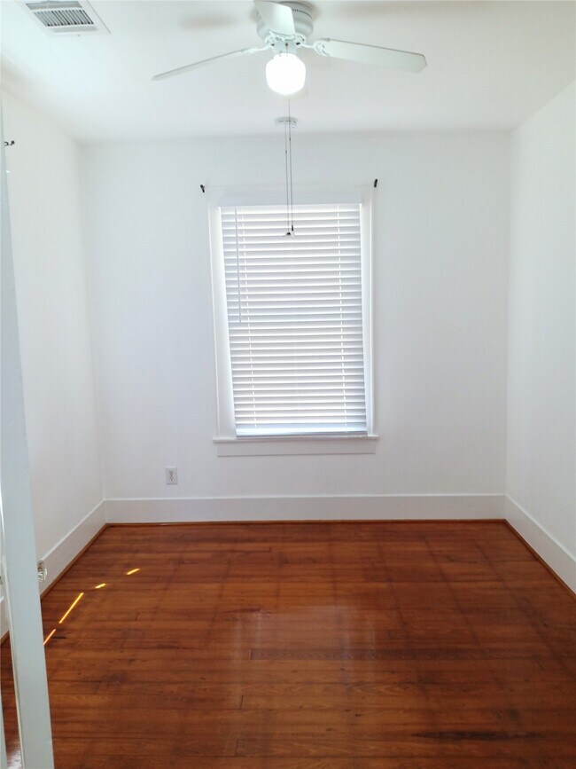 Building Photo - 2924 Avenue P 1/2