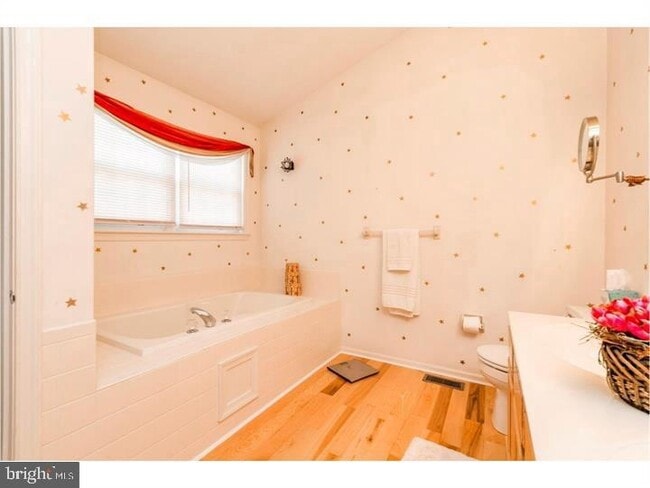 Building Photo - 556 Cork Cir