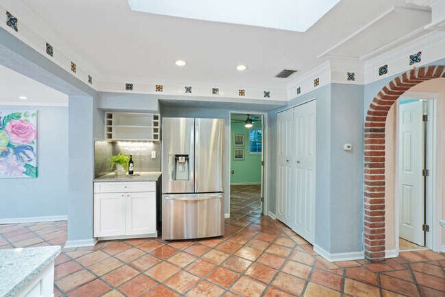 Kitchen Bar Area - 1127 S Osprey Ave