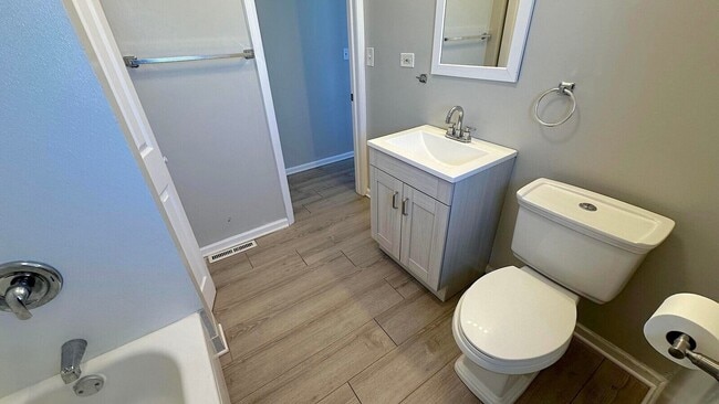 Building Photo - 1907 N 19th Ave