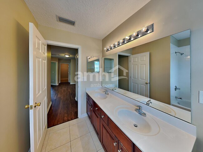 Building Photo - 729 Porto Cristo Ave