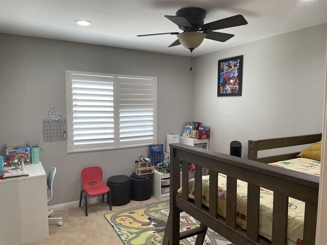 Building Photo - 1563 Silver Shadow Dr