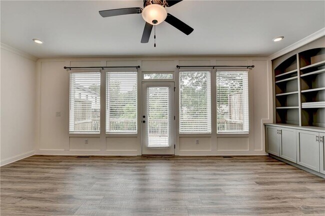 Building Photo - 6892 Roswell Rd NE