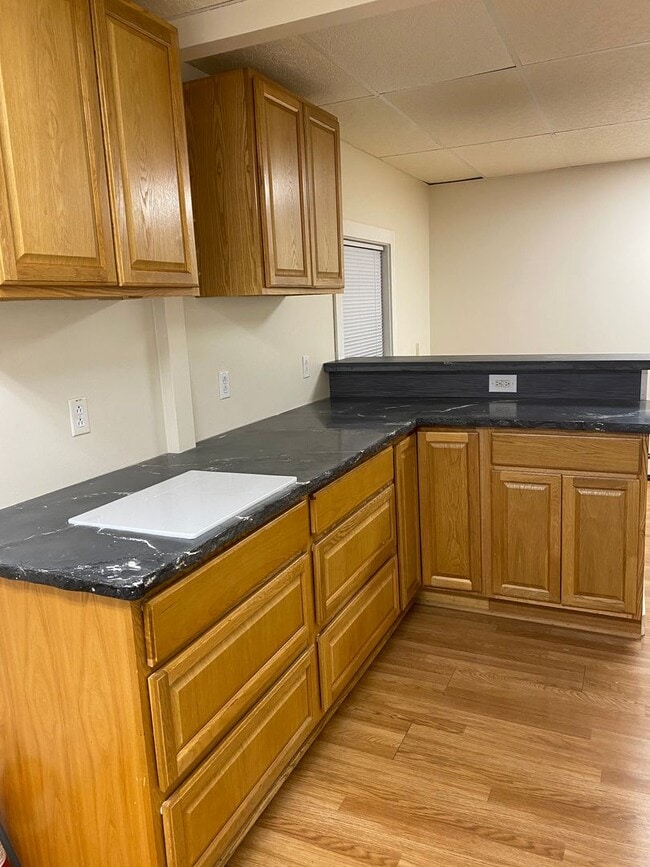 Building Photo - one bedroom Apartment