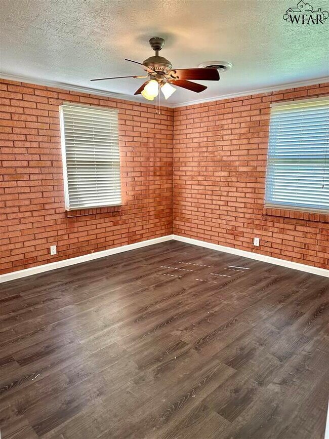 Building Photo - 28 Cannan Dr