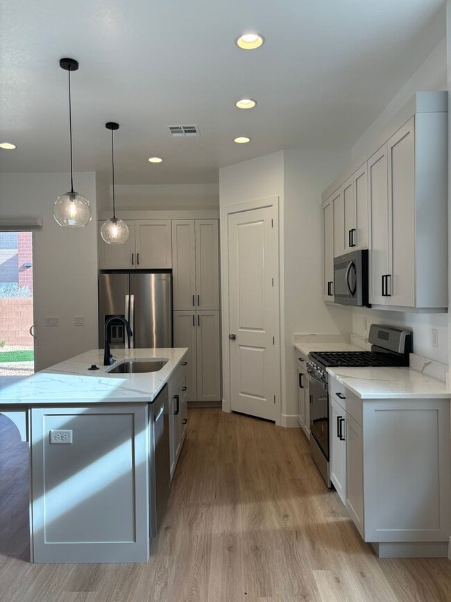 Building Photo - Price Reduced!! Woodland Estates Townhome!
