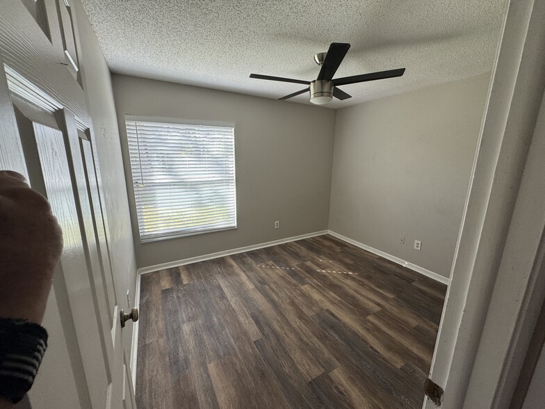 Building Photo - 14804 Dartmoor Ln