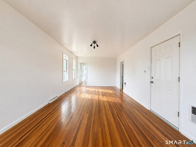 Building Photo - 610 Hawley Ave