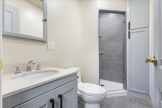 Building Photo - 1702 Paru St