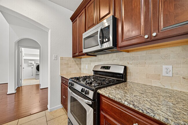 Building Photo - 15 Hadlock Pl