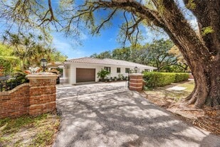 Building Photo - 2325 Alhambra Cir
