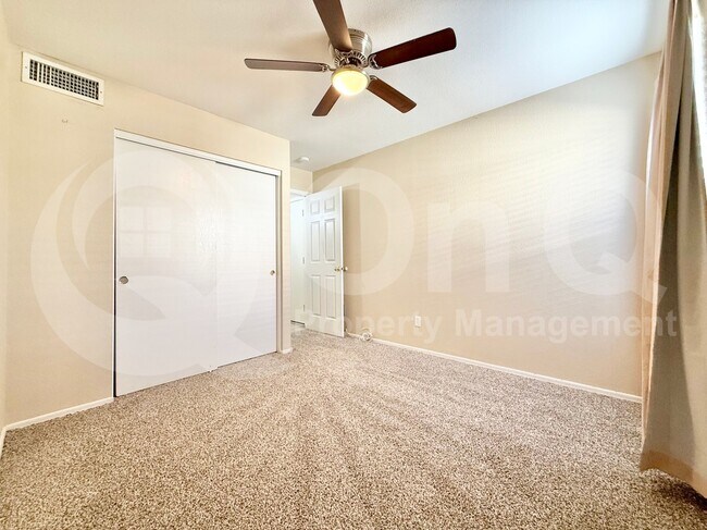 Building Photo - 1150 W Lark Dr