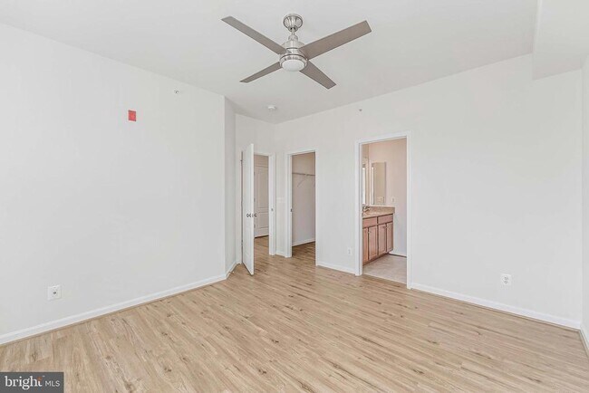 Building Photo - 42235 San Juan Terrace