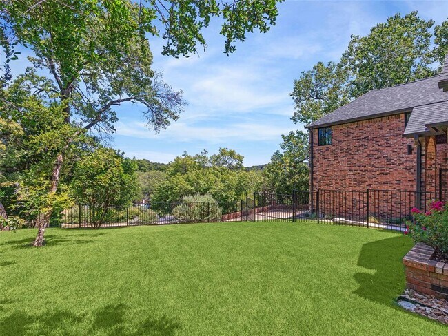 Building Photo - 3911 Dry Creek Dr