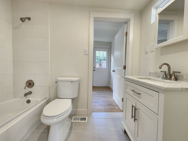 Building Photo - 715 Boyes Blvd