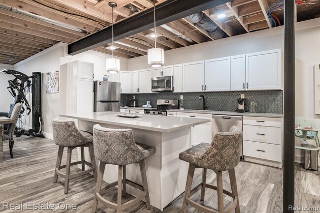 Building Photo - 850 Marlayna Dr