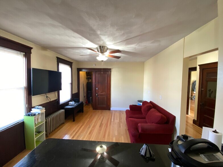 Building Photo - 221 Holland St