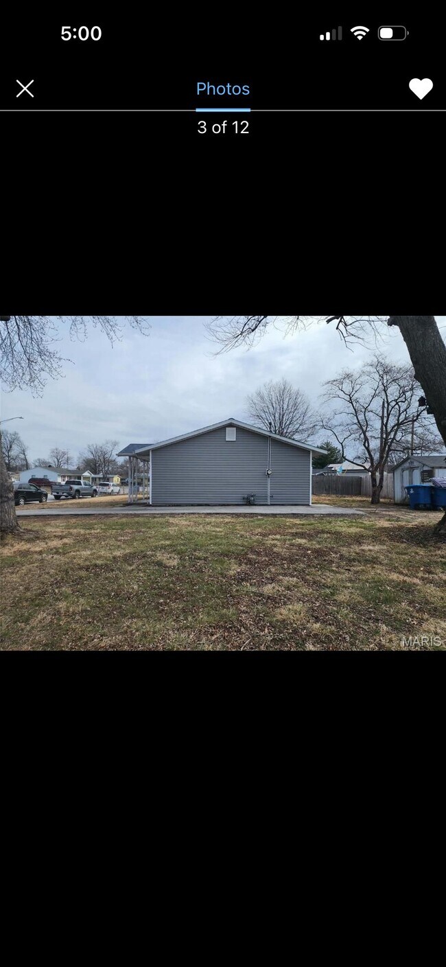 Building Photo - 2200 Glen Dr
