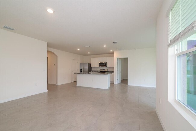 Building Photo - 15 Hickory Course Way