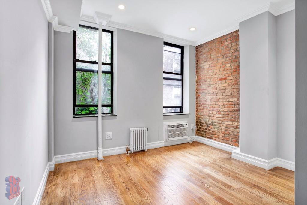Building Photo - 277 E 10th St