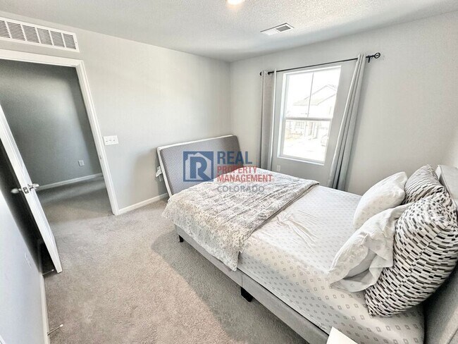 Building Photo - 27086 E Bayaud Ave