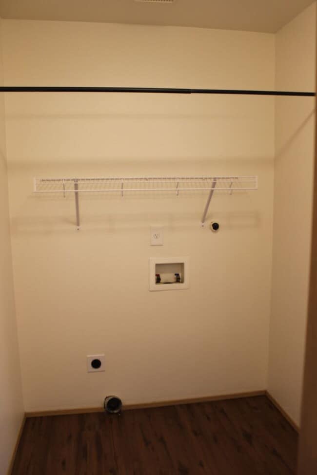 Building Photo - 3 br, 2.5 ba home in quiet Scappoose neighborhood