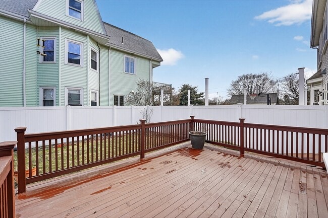 Building Photo - 6 Adams St