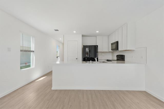 Building Photo - 6845 Bramblewood Dr