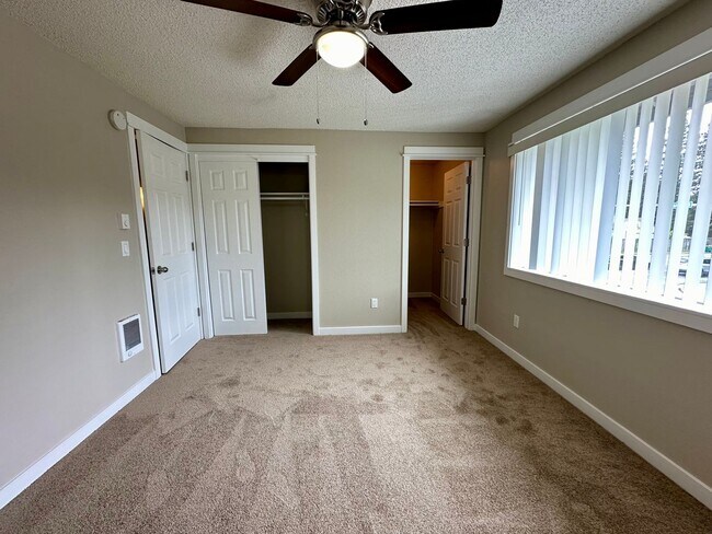 Building Photo - LF1460-B