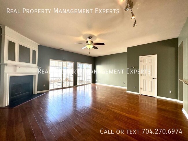 Building Photo - 6856 Rothchild Dr
