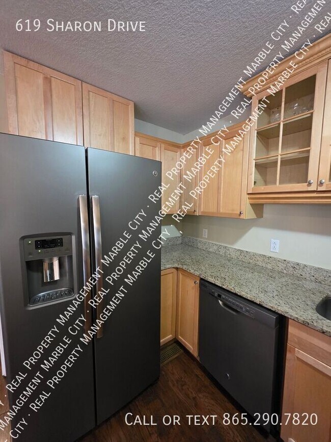 Building Photo - 619 Sharon Dr