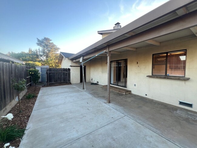 Building Photo - Single story home located in Lakewood Elementary School District!