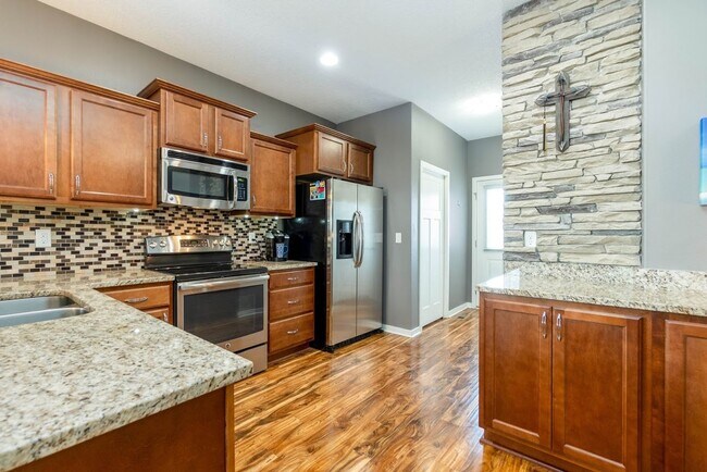 Building Photo - PRAIRIE TRAIL!! 4 Bed, 3.5 Bath Two-Story Home in Ankeny
