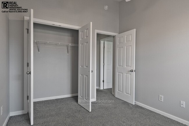 Building Photo - Amazing Smyrna 3BR townhome END-UNIT, just 1 mile from I-24!