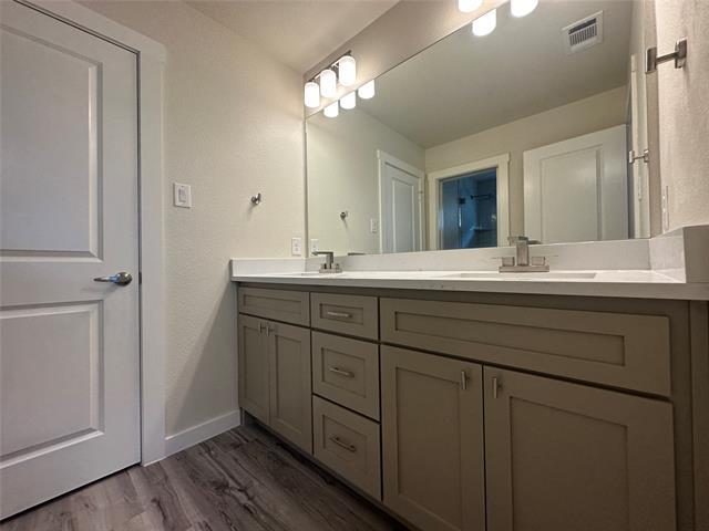 Building Photo - 809 Lotus Dr