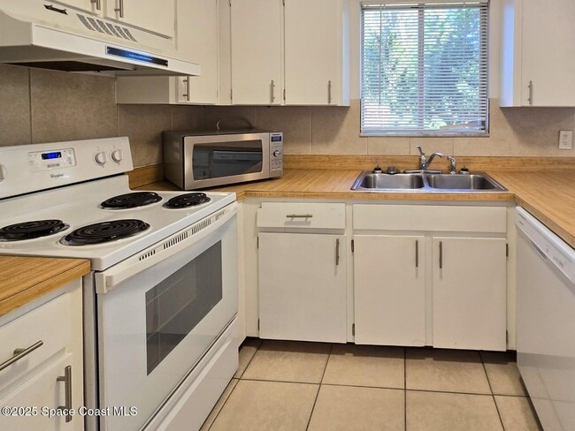 Building Photo - 1537 Mango Tree Dr