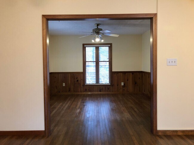 Building Photo - 183 Rhododendron Ln