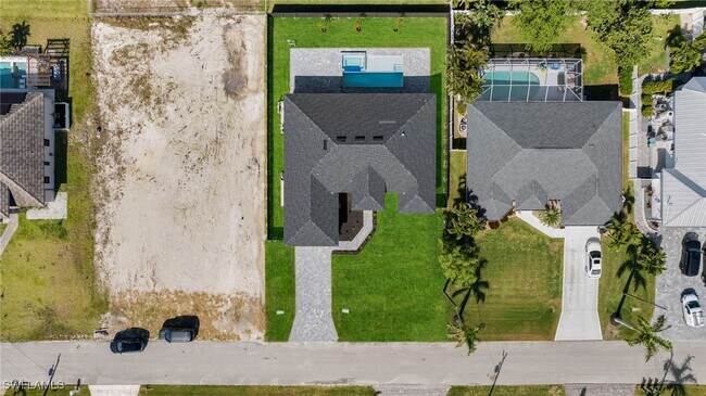 Building Photo - 436 NW 38th Ave