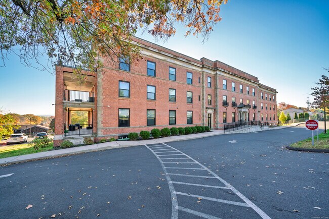 Building Photo - 170 Ridge Rd