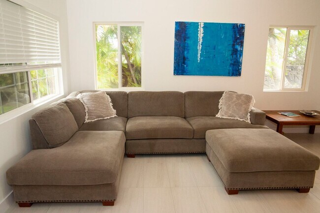 Building Photo - Beautifully Appointed Fully Furnished 4 bedroom/3 bathroom Kuau BayView House w/ Ocean views
