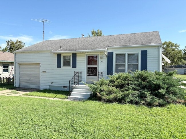 Primary Photo - 2 Bed 1 Bath House with Garage