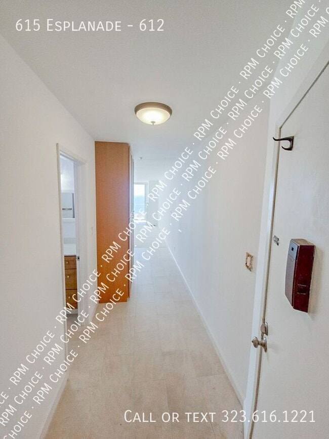 Building Photo - 615 Esplanade-612