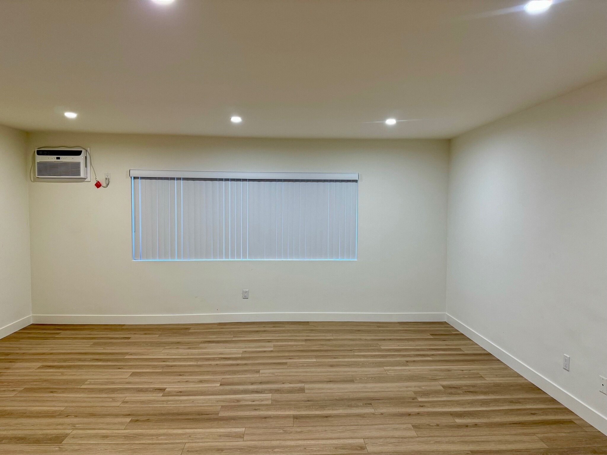 Living room - 929 Larrabee St